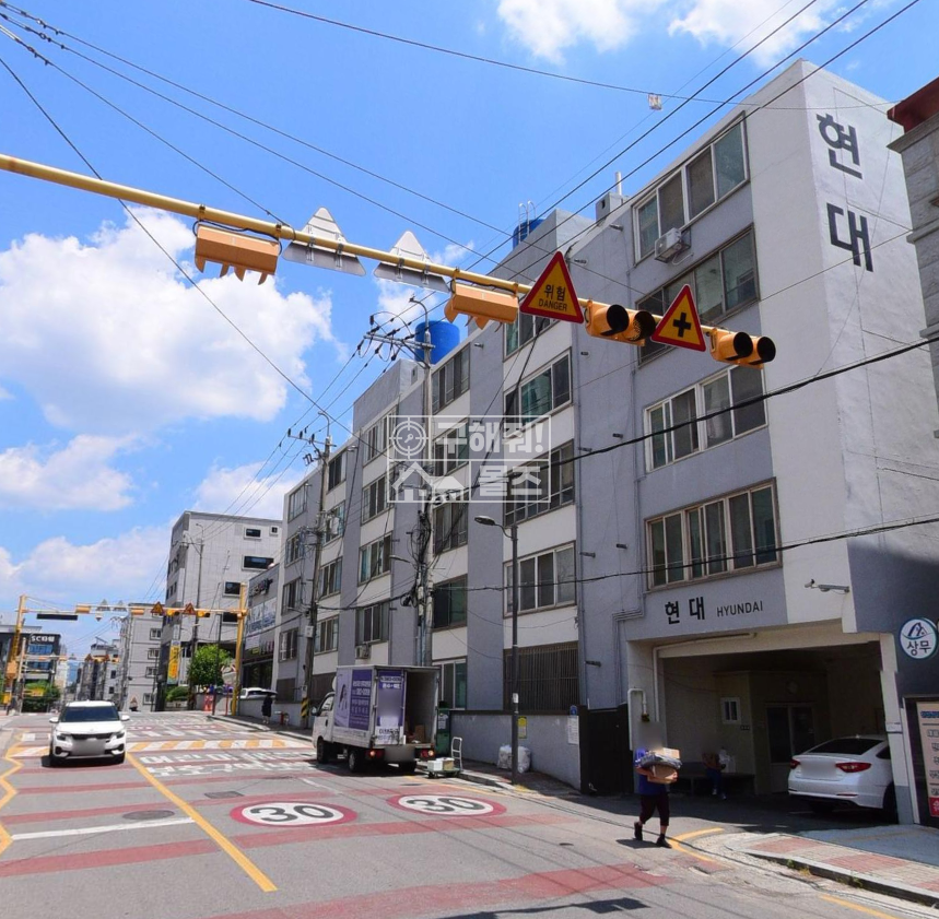 전남광주 서구 쌍촌동 951-5 (쌍촌현대아파트) 1동 쌍촌현대아파트 쌍촌역 3,4번출구 도보5분거리. 서광초 인근. 임차안고거래가능 매매 매물번호 10404 사진 1