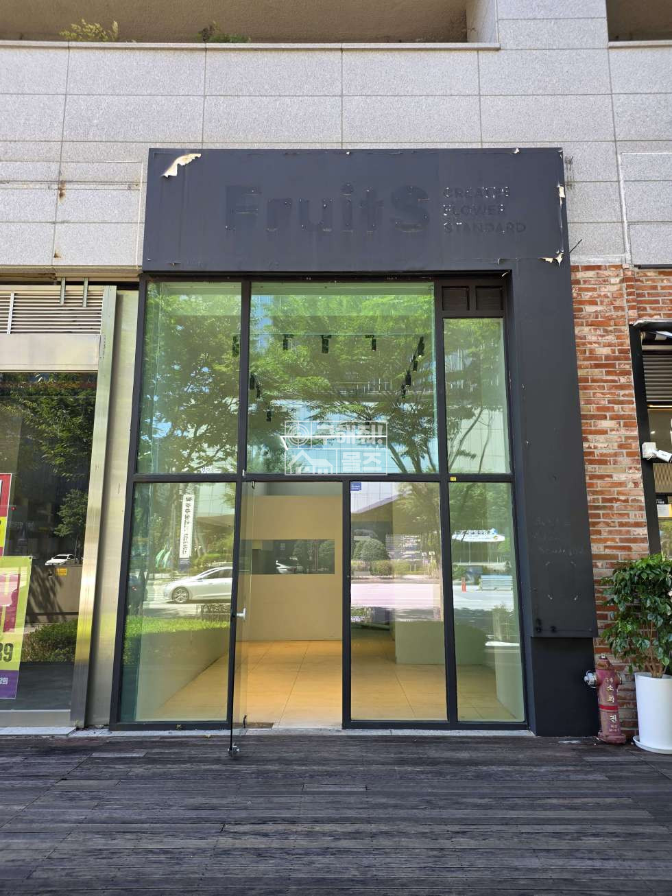 전남광주 서구 치평동 테라스가든동 상무광명메이루즈 1층 시스템냉난방기, 인테리어 완비 도시공사 건너편 노출도 우수 월세 매물번호 13917 사진 1